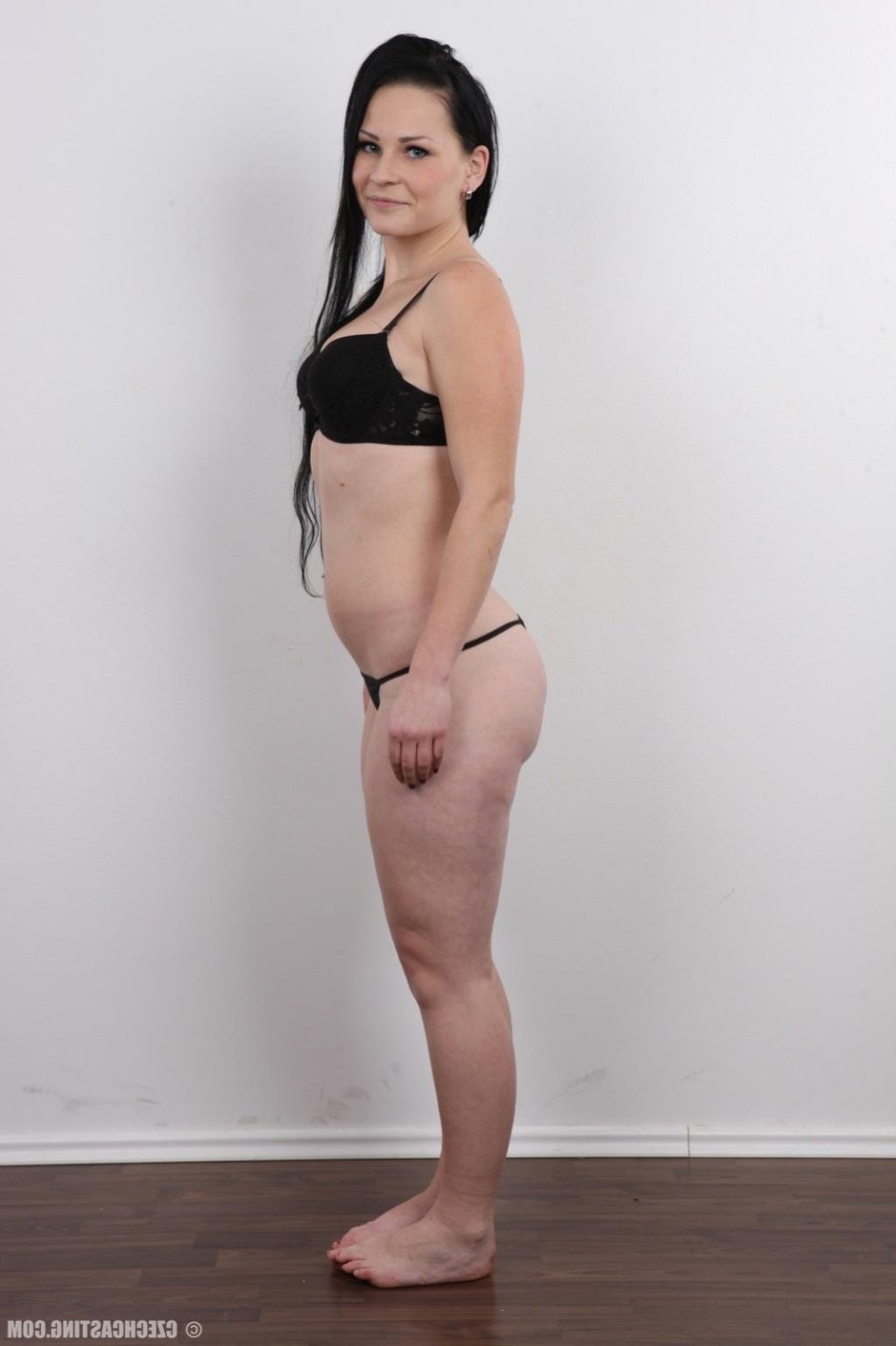 17P Curvy brunette with sexy large ass