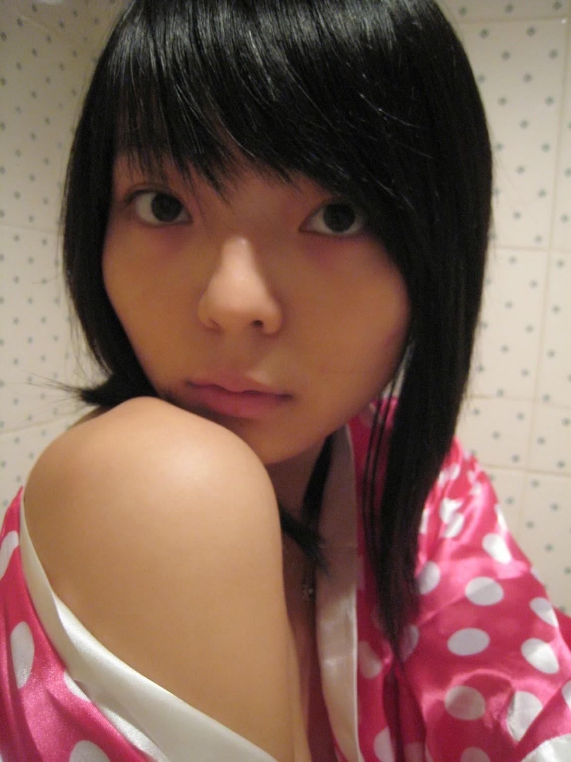 15P Chinese teenie girlfriend giving blowjob