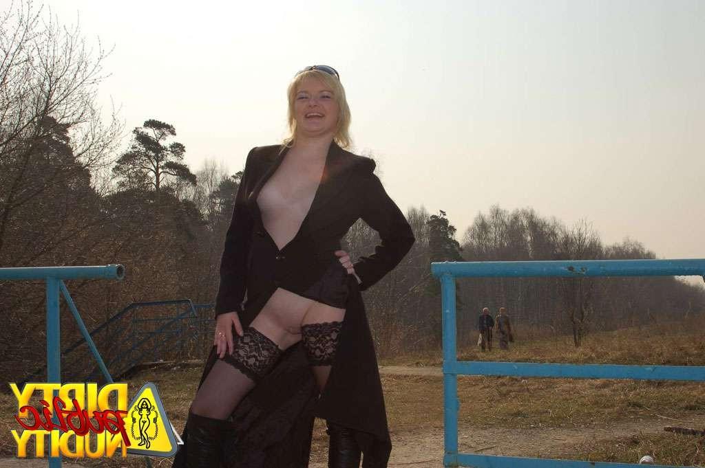 15P So sexy Nadja flashes total strangers