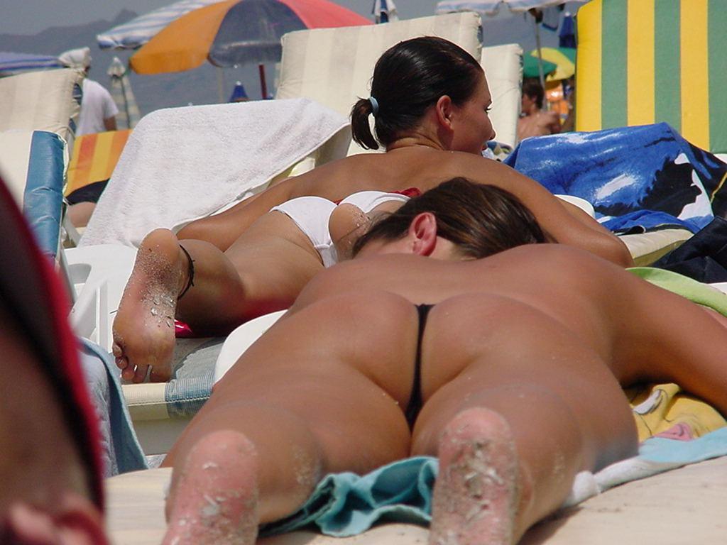 15P Big ass girlfriends posing for pictures