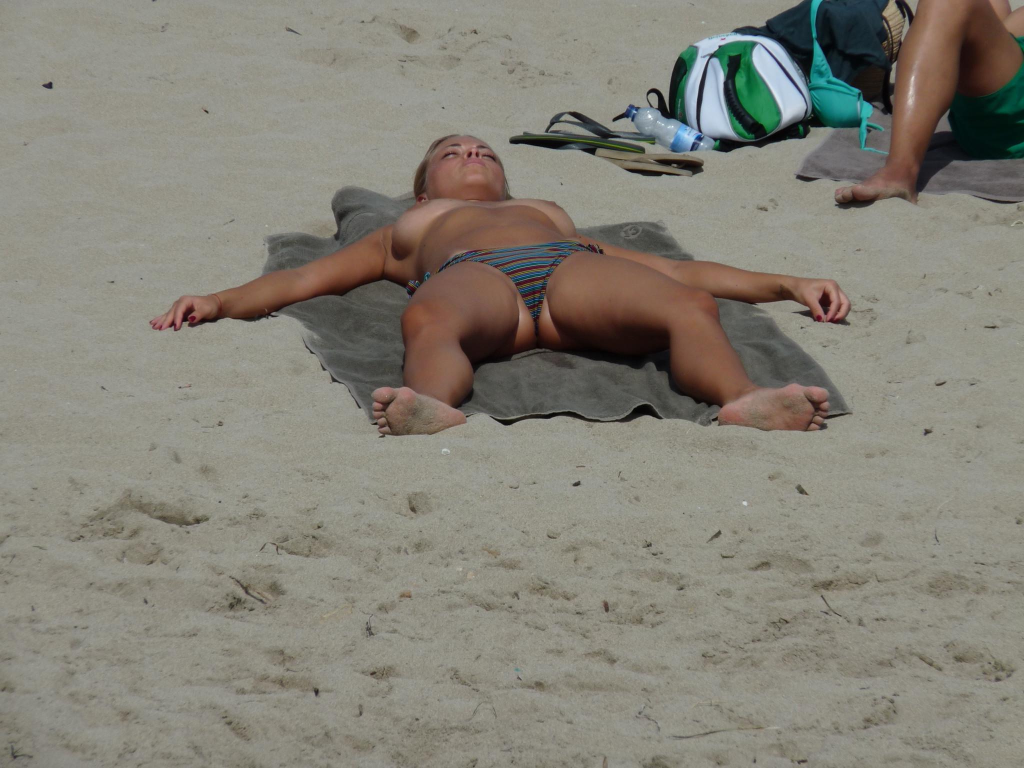17P Topless beach sunbathing teens voyeur beach candid beach