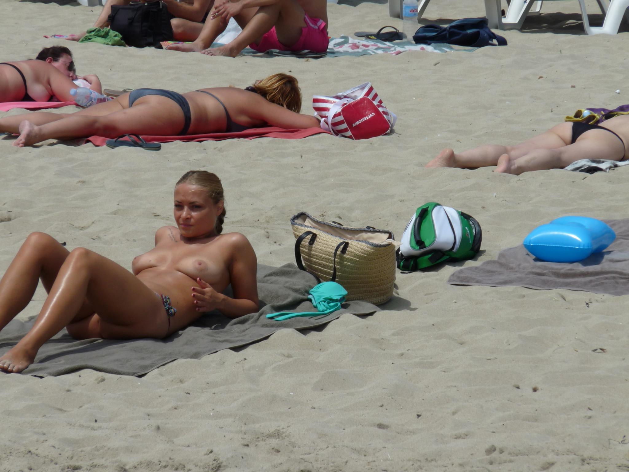 17P Topless beach sunbathing teens voyeur beach candid beach