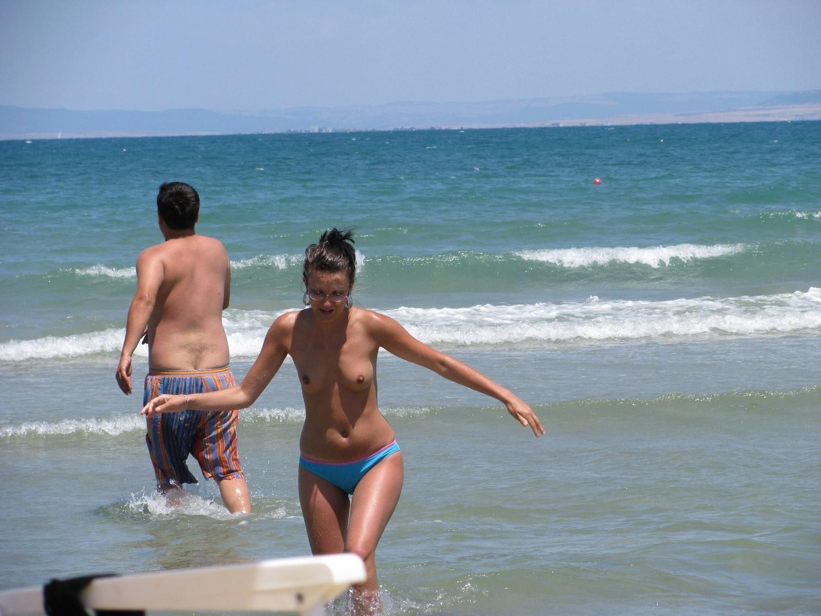 17P Topless beach sunbathing teens voyeur beach candid beach