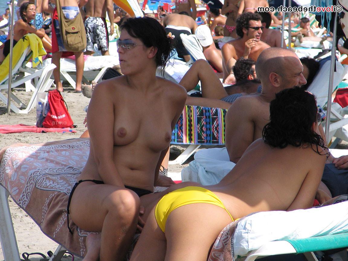 18P Candid beach teens  beach voyeur photos topless sunbathing 