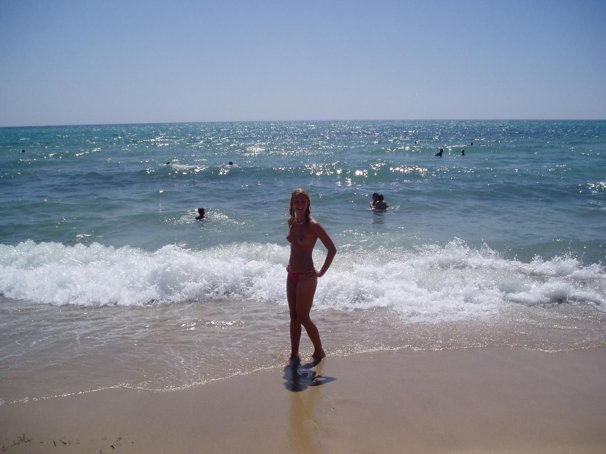 18P Candid beach teens  beach voyeur photos topless sunbathing 