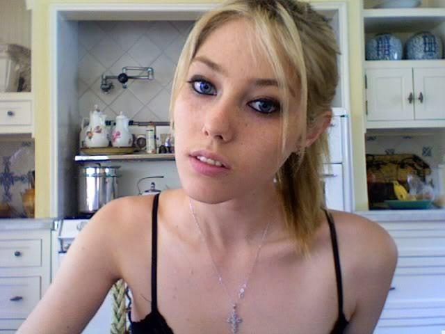 16P Skinny anorexic girl takes photos of herself