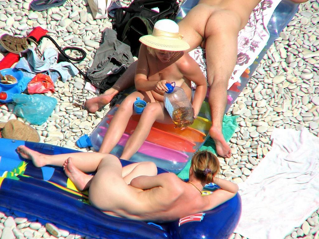 15P Nude beach voyeur photos