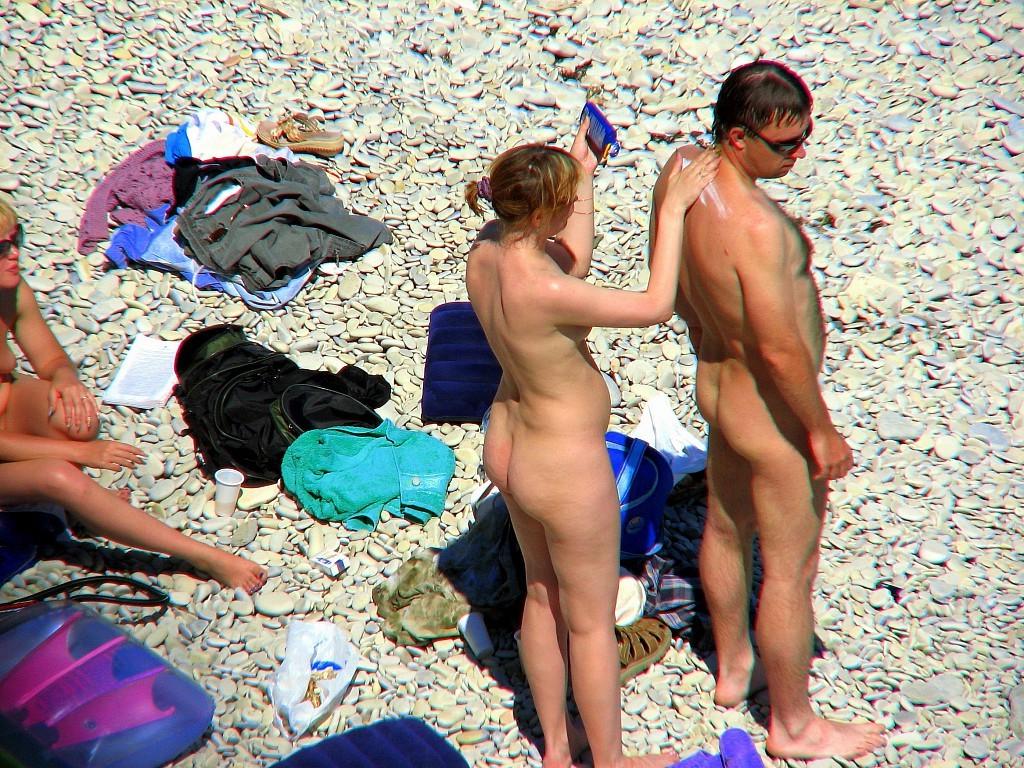 15P Nude beach voyeur photos