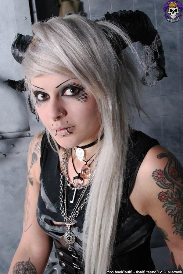 15P Tattooed Industrial Beauty in Boots and Leather
