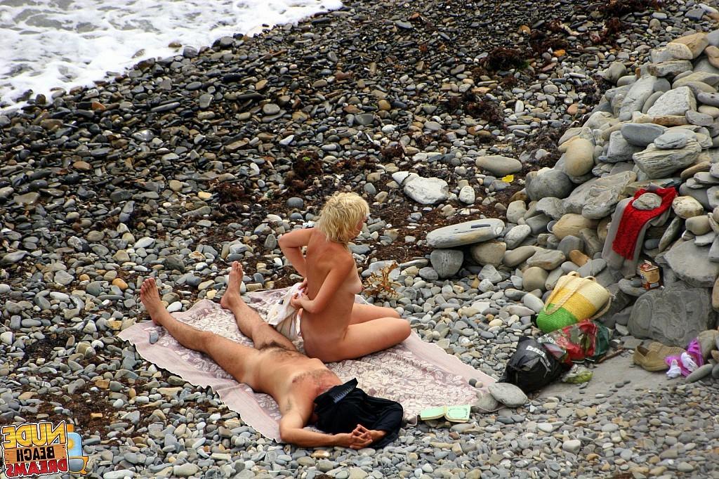 15P Horny couple enjoing sun and sex on the beach