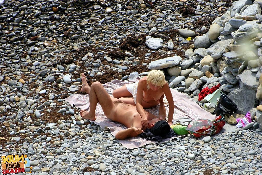 15P Horny couple enjoing sun and sex on the beach