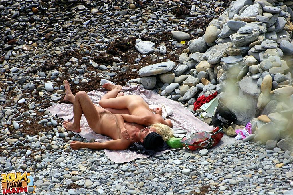 15P Horny couple enjoing sun and sex on the beach