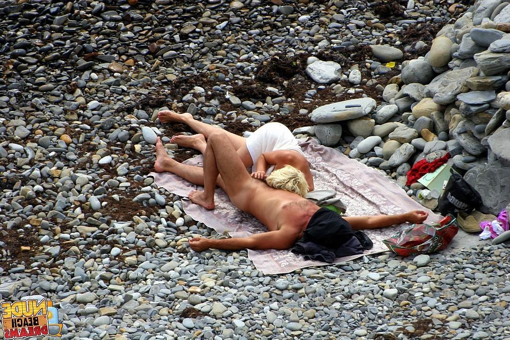15P Horny couple enjoing sun and sex on the beach
