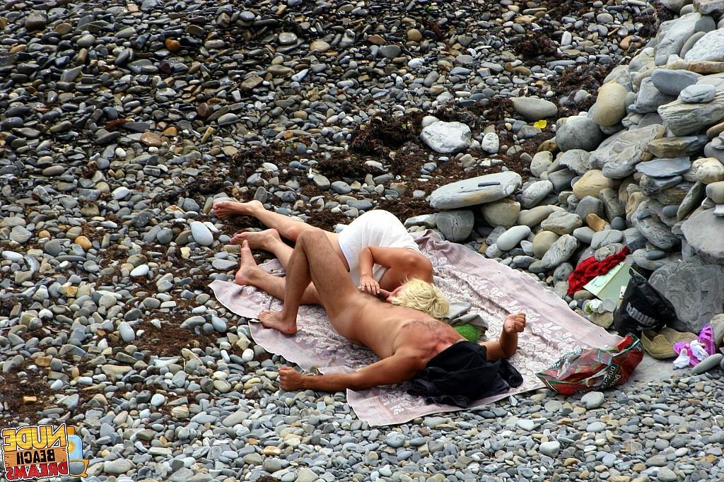 15P Horny couple enjoing sun and sex on the beach