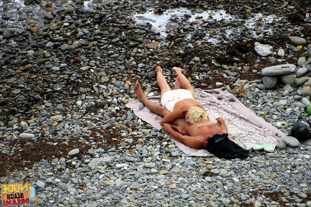 15P Horny couple enjoing sun and sex on the beach