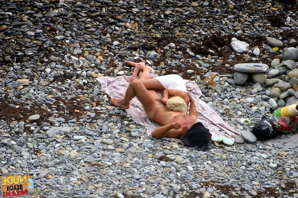 15P Horny couple enjoing sun and sex on the beach