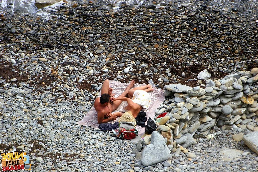 15P Horny couple enjoing sun and sex on the beach