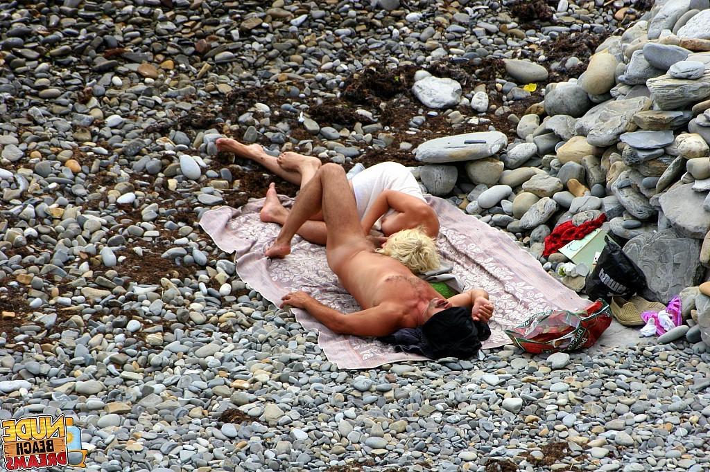 15P Totally naked couples enjoy on the beach