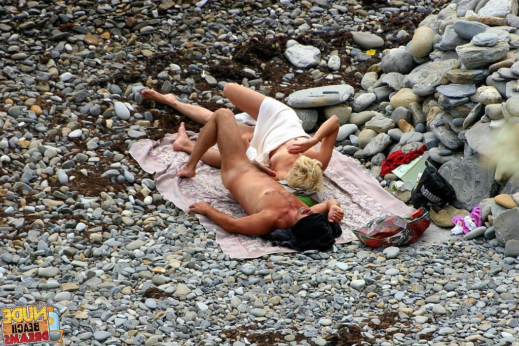 15P Totally naked couples enjoy on the beach