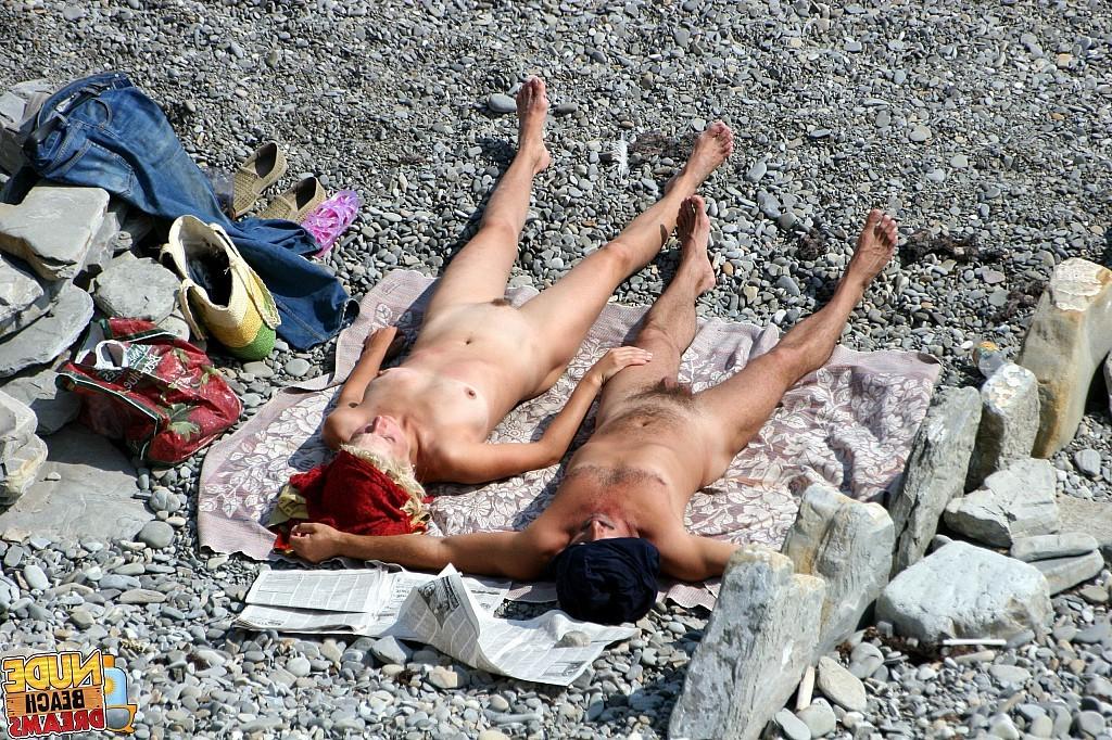 15P Totally naked couples enjoy on the beach