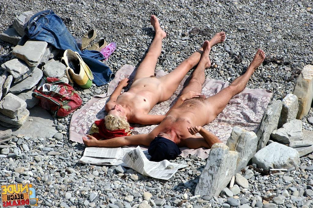 15P Totally naked couples enjoy on the beach