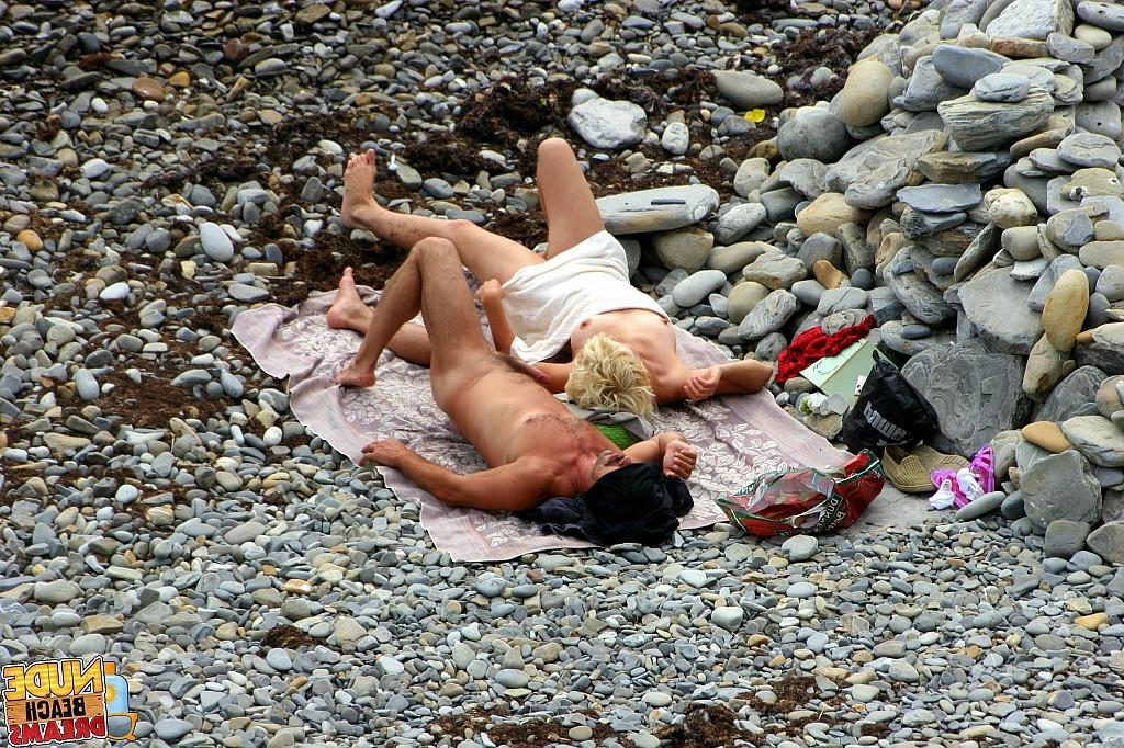 15P Totally naked couples enjoy on the beach