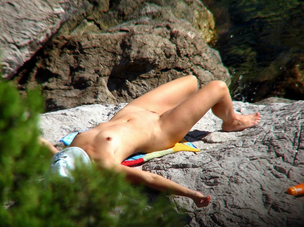 15P Real voyeur beach photos of nudists