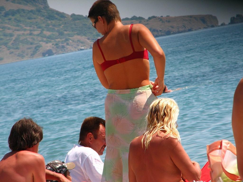 15P Real voyeur beach photos of nudists