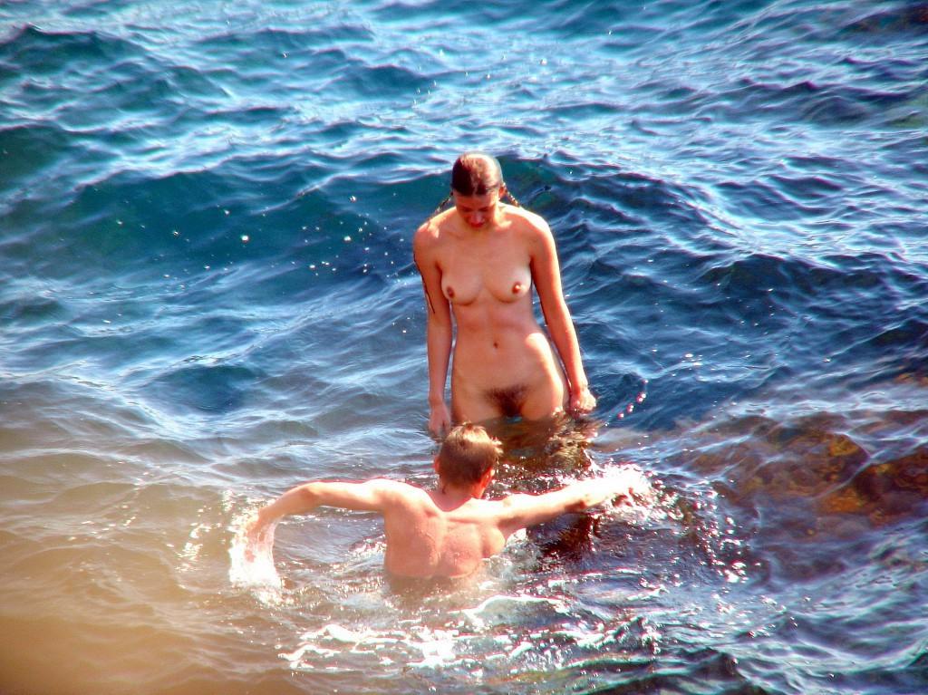 15P Real voyeur beach photos of nudists