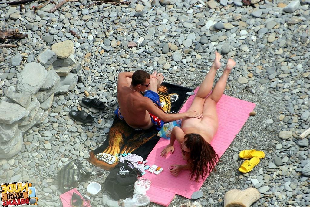 15P Lucky guy playing with gfs pussy on the publick beach