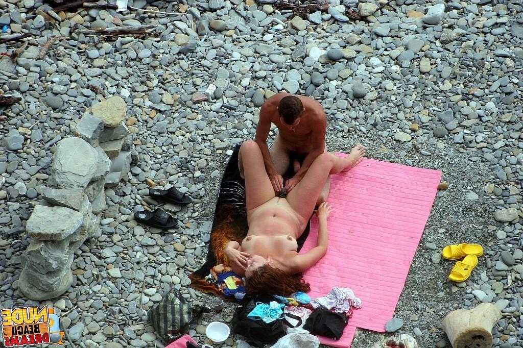 15P Lucky guy playing with gfs pussy on the publick beach