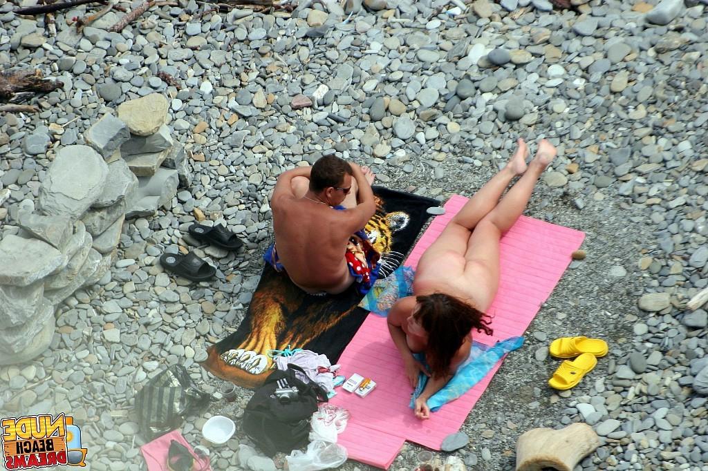 15P Lucky guy playing with gfs pussy on the publick beach