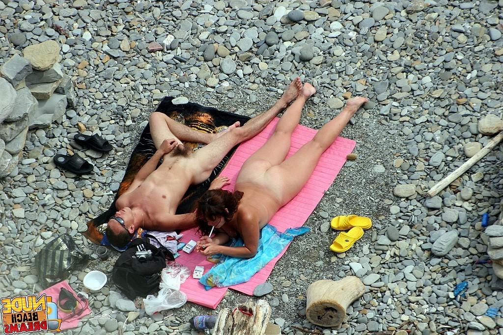 15P Lucky guy playing with gfs pussy on the publick beach