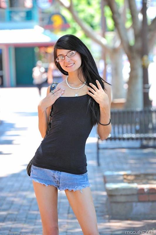 15P Skinny college teen secretly flashing on campus grounds