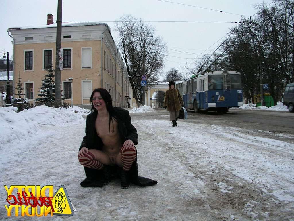 15P Hot body Liza flashing in winter