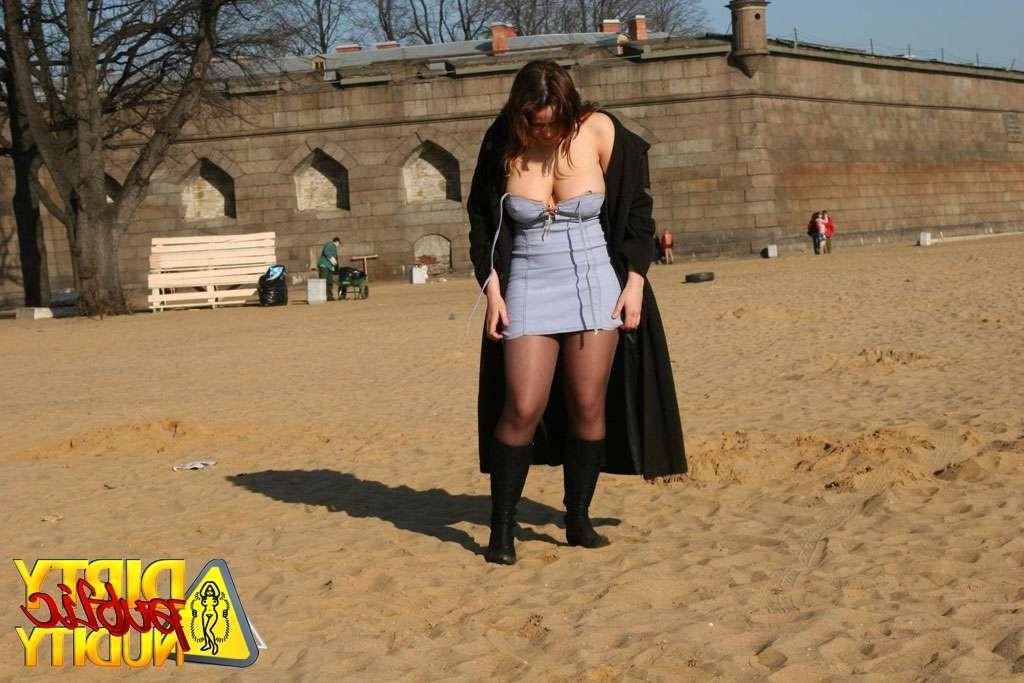 15P Alisa flashes at the beach