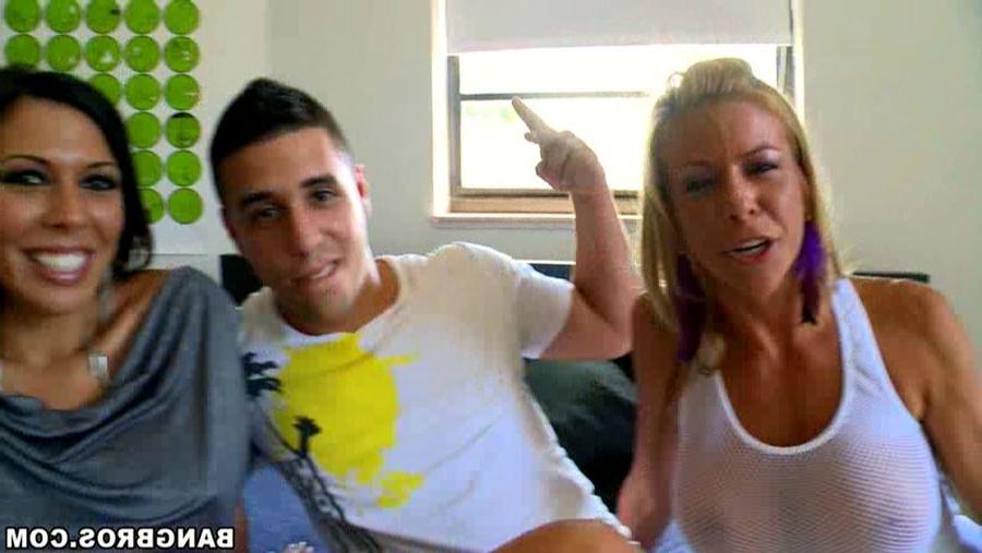 16P Pornostar Jamie Valentine stürzt auf einer College-Party ab