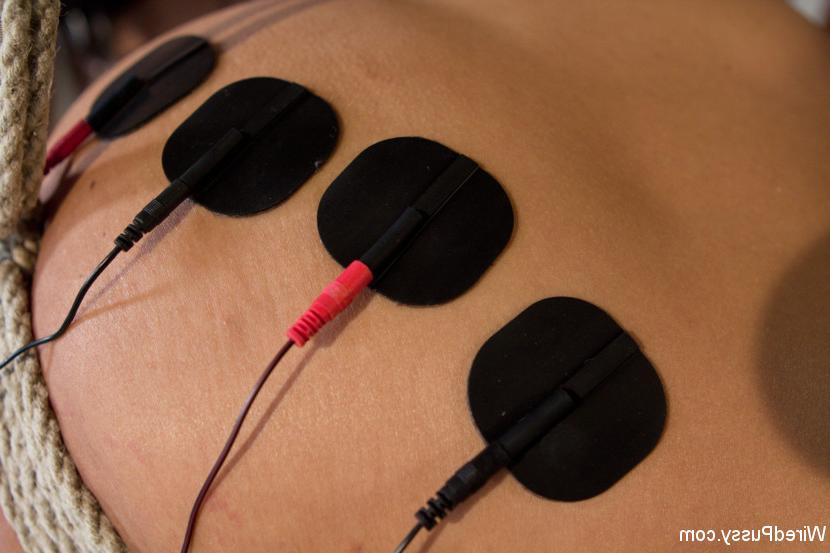 15P Three rounds of rough pussy shocking, nipple zapping, fisting!