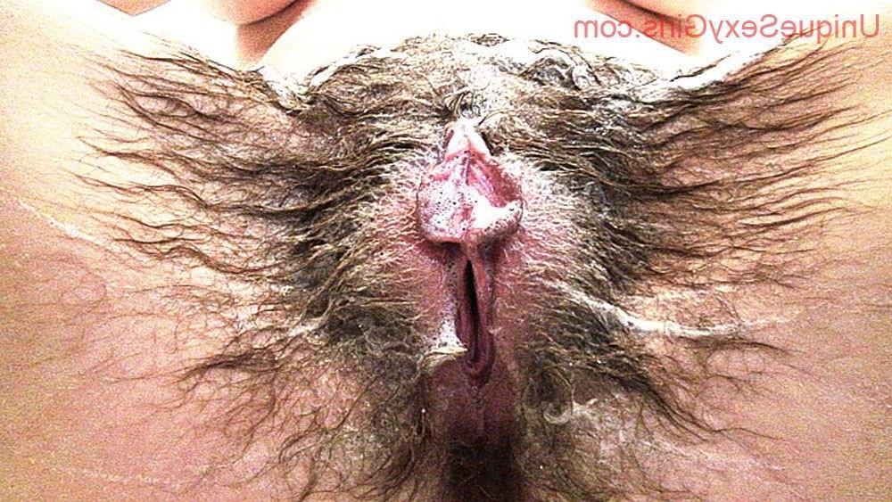 16P amateur with very hairy bush and ass crack