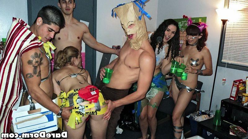 15P College costume party degrades into cock sucking frenzy