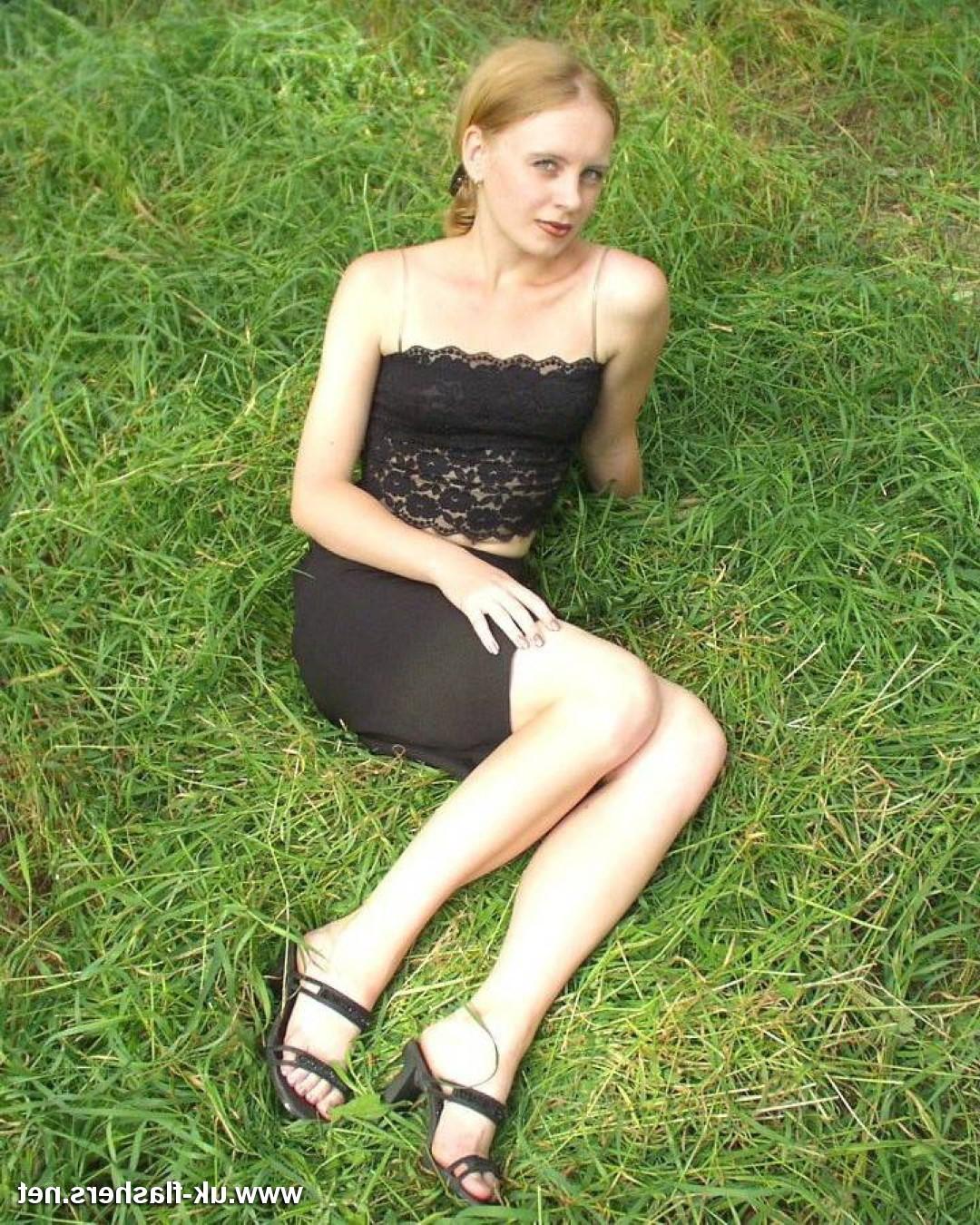 16P Amateur blonde exhibitionist