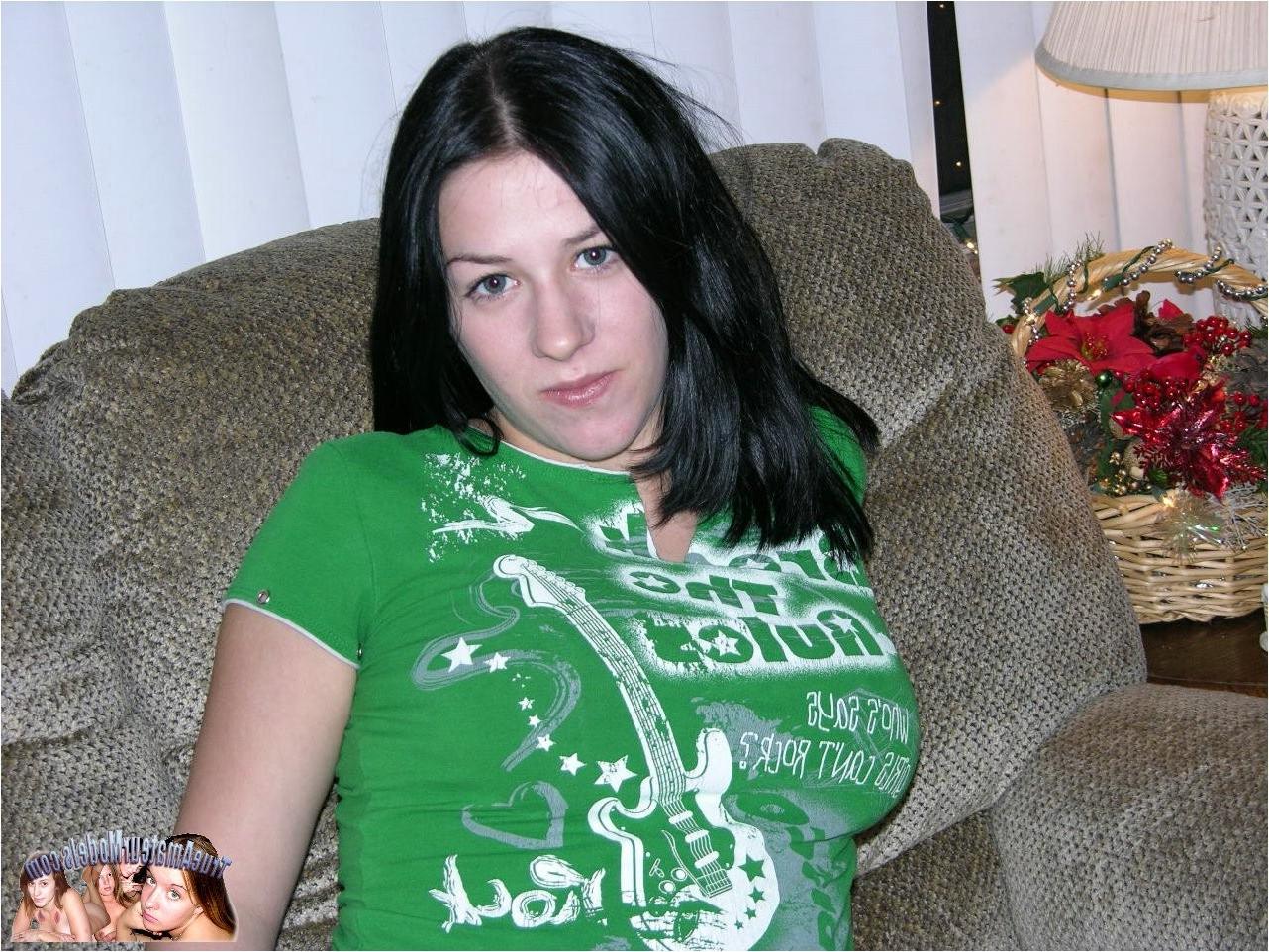 10P Year Girl Unemployed And Pregnant Modeling Nude