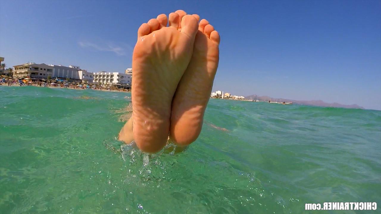 20P Bikini  Big Tits Topless at the Beach Sexy feet swimming in the 