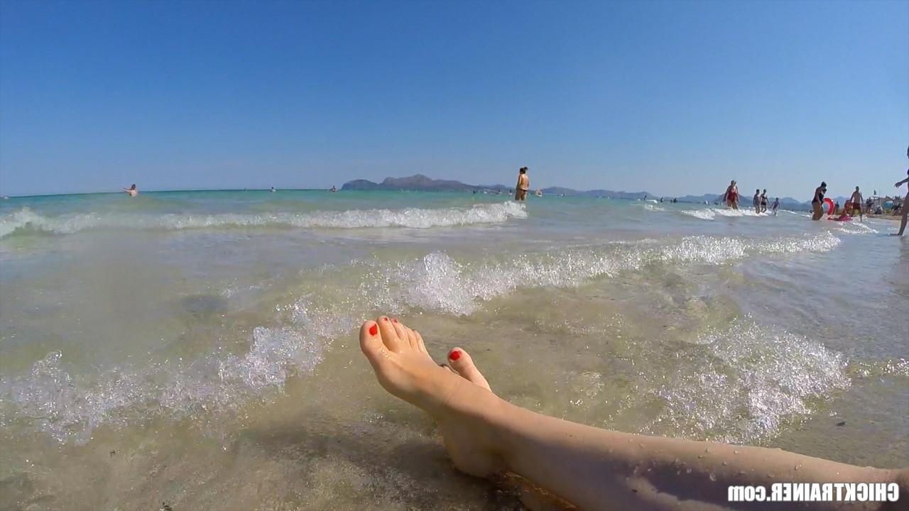 20P Bikini  Big Tits Topless at the Beach Sexy feet swimming in the 