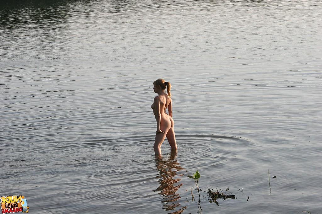15P Wild couple making a nude beach video