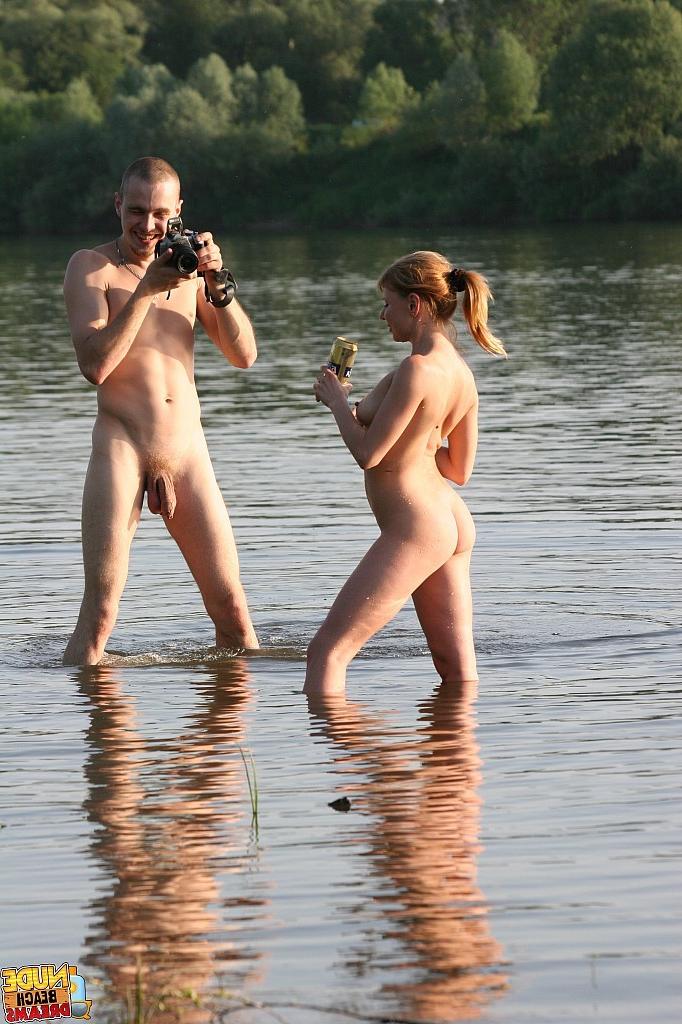 15P Wild couple making a nude beach video
