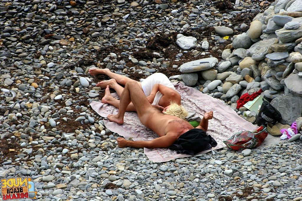 15P Blowjob on the publick beach  what can be better