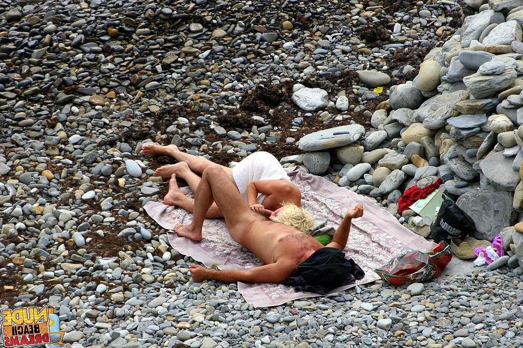 15P Blowjob on the publick beach  what can be better