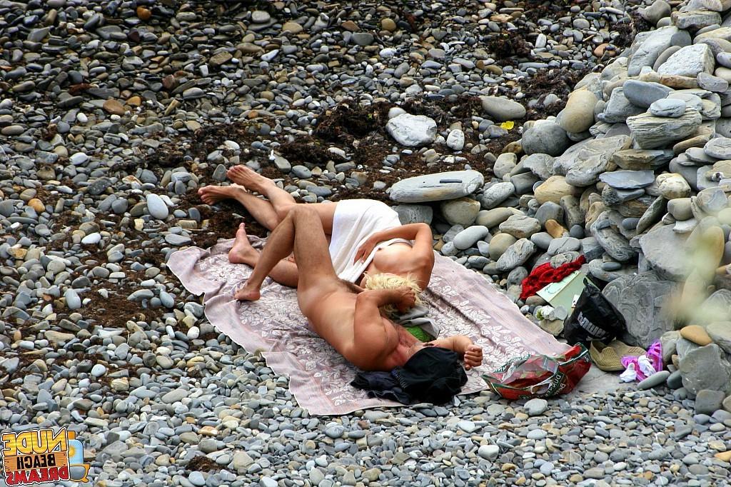 15P Blowjob on the publick beach  what can be better