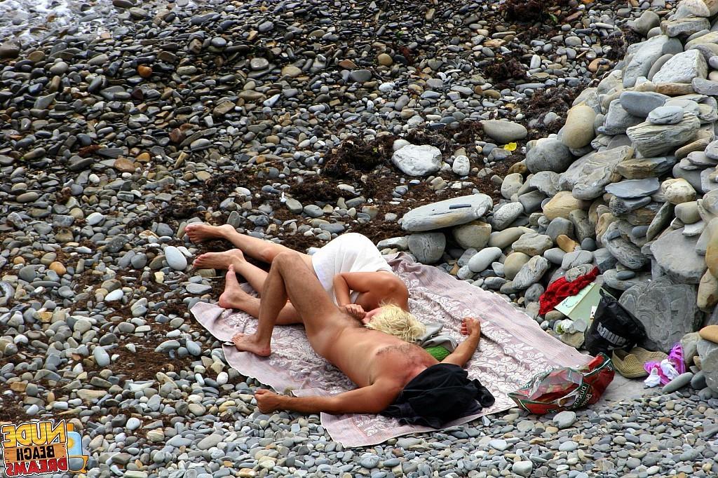15P Blowjob on the publick beach  what can be better